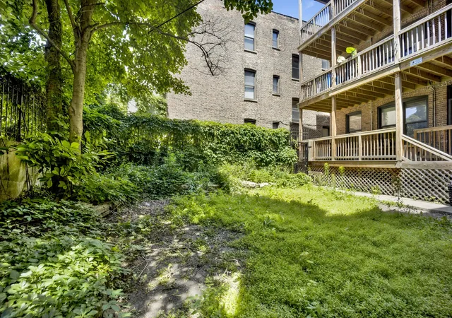 Homes for sale in Chicago, IL | 1404 W Flournoy Street, Chicago, IL 60607 | Houzeo
