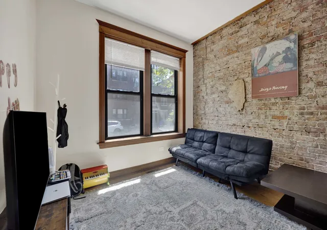 Homes for sale in Chicago, IL | 1404 W Flournoy St #1, Chicago, IL 60607 | MLS# 12688668