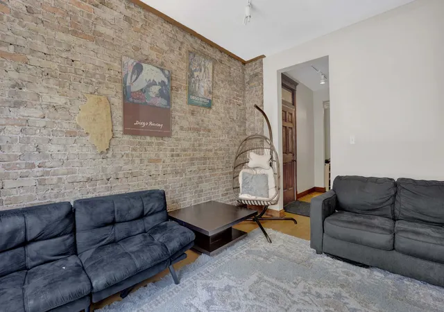 Homes for sale in Chicago, IL | 1404 W Flournoy St #1, Chicago, IL 60607 | MLS# 12688668