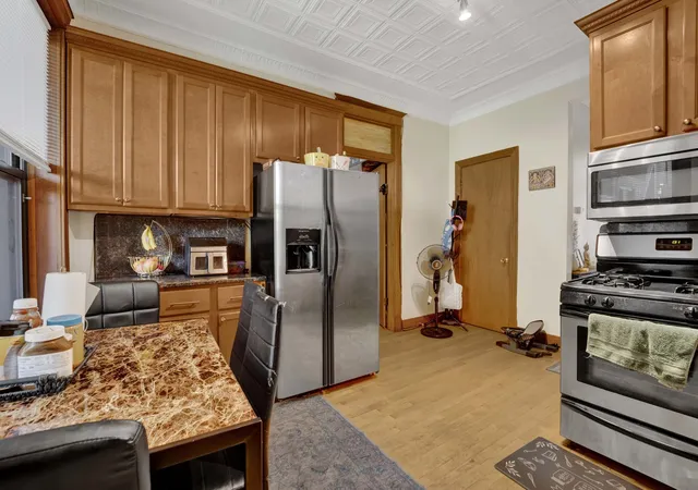 Homes for sale in Chicago, IL | 1404 W Flournoy St #1, Chicago, IL 60607 | MLS# 12688668