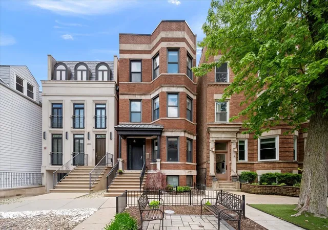 Homes for sale in Chicago, IL | 2901 N Burling St, Chicago, IL 60657 | MLS# 12688685