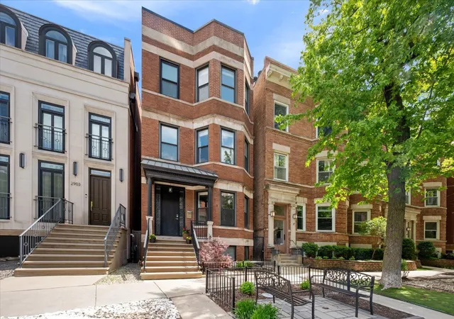Homes for sale in Chicago, IL | 2901 N Burling St, Chicago, IL 60657 | MLS# 12688685