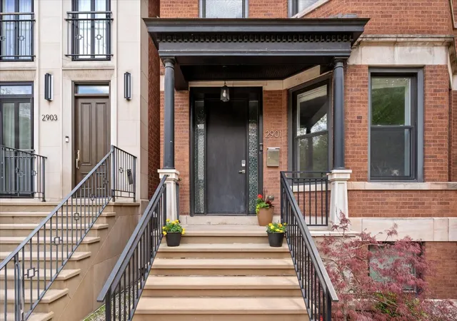 Homes for sale in Chicago, IL | 2901 N Burling St, Chicago, IL 60657 | MLS# 12688685