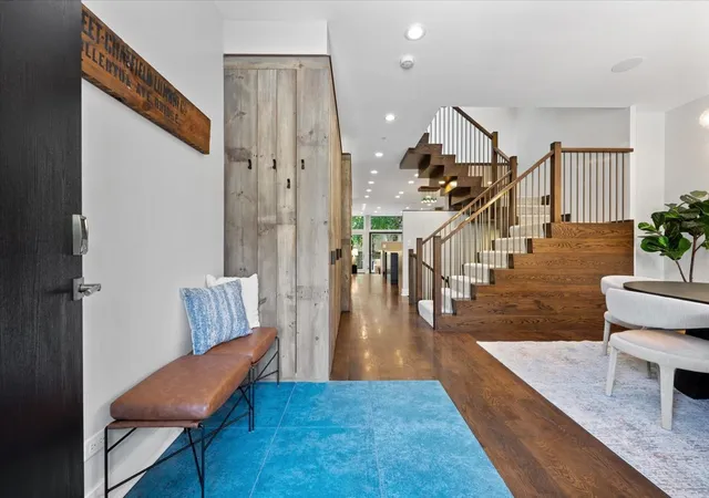 Homes for sale in Chicago, IL | 2901 N Burling St, Chicago, IL 60657 | MLS# 12688685