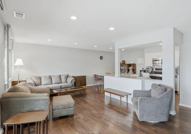 Homes for sale in Northbrook, IL | 925 Spring Hill Dr #212, Northbrook, IL 60062 | MLS# 12688701