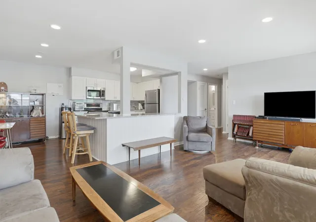 Homes for sale in Northbrook, IL | 925 Spring Hill Dr #212, Northbrook, IL 60062 | MLS# 12688701