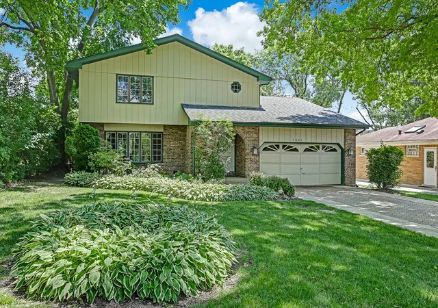 Homes for sale in Hinsdale, IL | 5631 S Elm St, Hinsdale, IL 60521 | MLS# 12688728