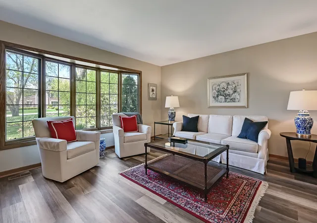 Homes for sale in Hinsdale, IL | 5631 S Elm St, Hinsdale, IL 60521 | MLS# 12688728