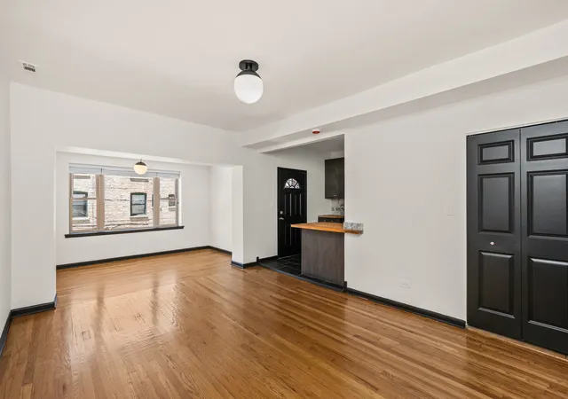 Homes for sale in Chicago, IL | 6808 S Paxton Ave #2N, Chicago, IL 60649 | MLS# 12688729