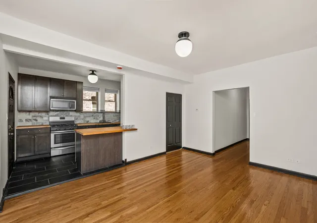 Homes for sale in Chicago, IL | 6808 S Paxton Ave #2N, Chicago, IL 60649 | MLS# 12688729