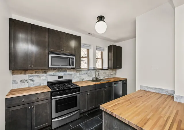 Homes for sale in Chicago, IL | 6808 S Paxton Ave #2N, Chicago, IL 60649 | MLS# 12688729
