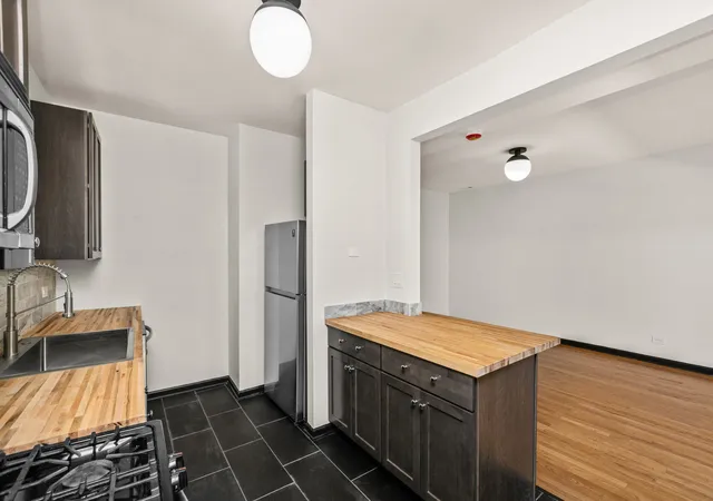 Homes for sale in Chicago, IL | 6808 S Paxton Ave #2N, Chicago, IL 60649 | MLS# 12688729