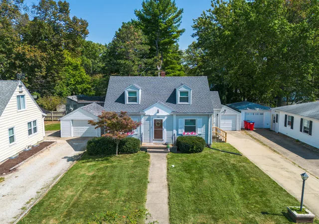 25th image of 724 S New St, Champaign, IL 61820 | MLS# 12688745