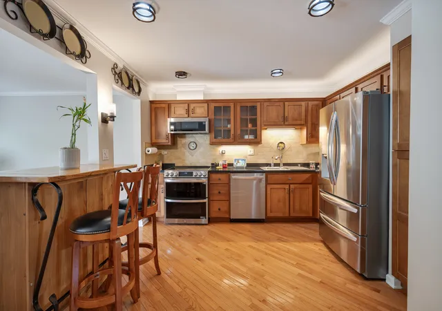 Listing Photo 3 - Condo for sale in building located at 443 Partridge Ln, Deerfield, IL 60015 - Unit #443