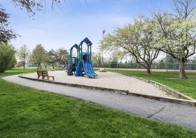 2nd image of 443 Partridge Ln, Deerfield, IL 60015