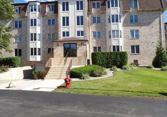 2nd image of 3640 186th St #402, Lansing, IL 60438 | MLS# 12688819