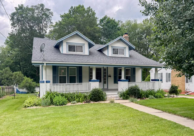 Homes for sale in Freeport, IL | 420 S Park Blvd, Freeport, IL 61032 | MLS# 12688850
