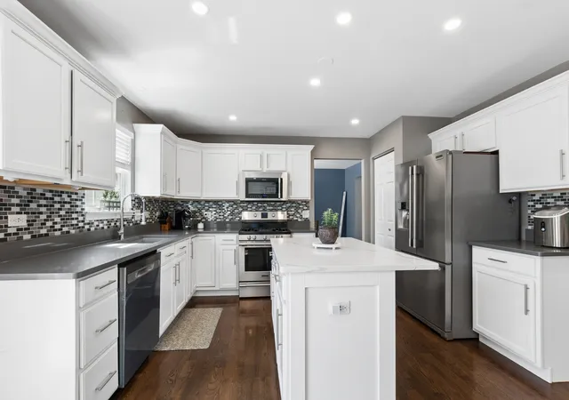 Photo 3 of Single family home for sale at 17054 S Neuberry Ridge Ct, Lockport, IL 60441 | MLS# 12688865 | Listing updated on 2026-10-10