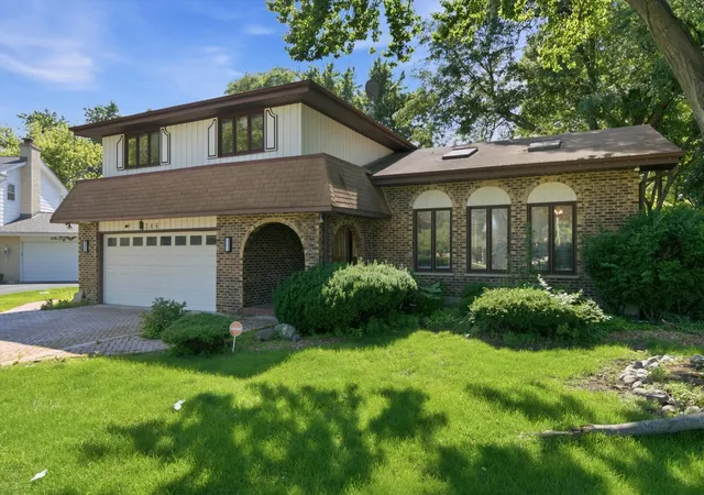 Photo 3 of Single family home for sale at 346 Butternut Dr, Wood Dale, IL 60191 | MLS# 12688875 | Listing updated on 2026-09-19