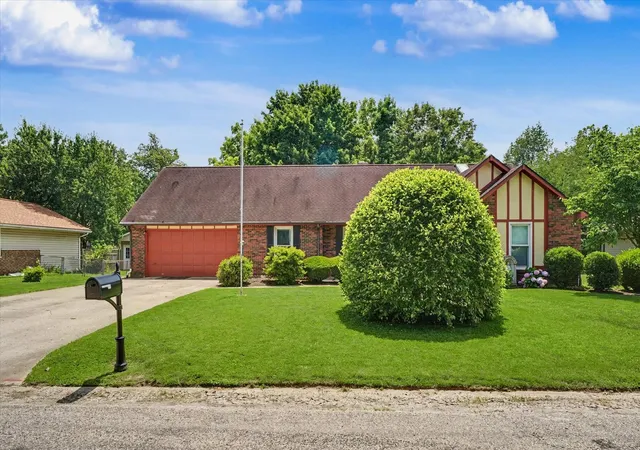 Photo 2 of Single family home for sale at 304 Cherokee Dr, Georgetown, IL 61846 | MLS# 12688894 | Listing updated on 2026-09-01