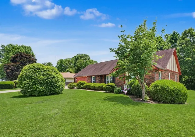 Photo 3 of Single family home for sale at 304 Cherokee Dr, Georgetown, IL 61846 | MLS# 12688894 | Listing updated on 2026-09-01