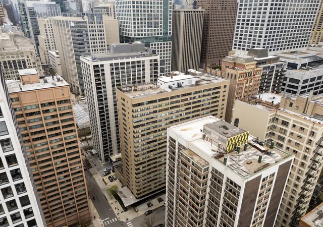 2nd image of 850 N Dewitt Pl, Chicago, IL 60611