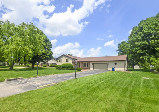 Photo 1 of Single family home for sale at 24662 W Red Oak Ln, Shorewood, IL 60404 | MLS# 12688919 | Listing updated on 2026-09-11