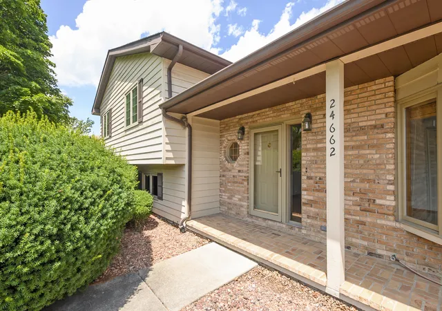 Photo 3 of Single family home for sale at 24662 W Red Oak Ln, Shorewood, IL 60404 | MLS# 12688919 | Listing updated on 2026-09-11