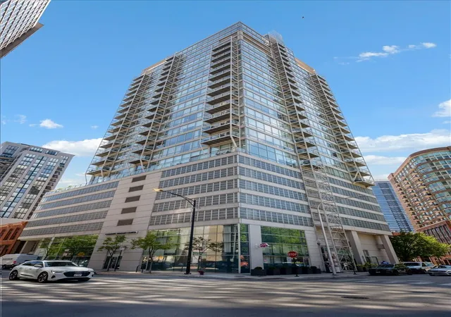 2nd image of 653 N Kingsbury St #1103, Chicago, IL 60654 | MLS# 12688932