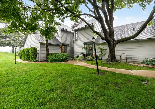 Homes for sale in Gurnee, IL | 736 Glen Wy #736, Gurnee, IL 60031 | MLS# 12688936