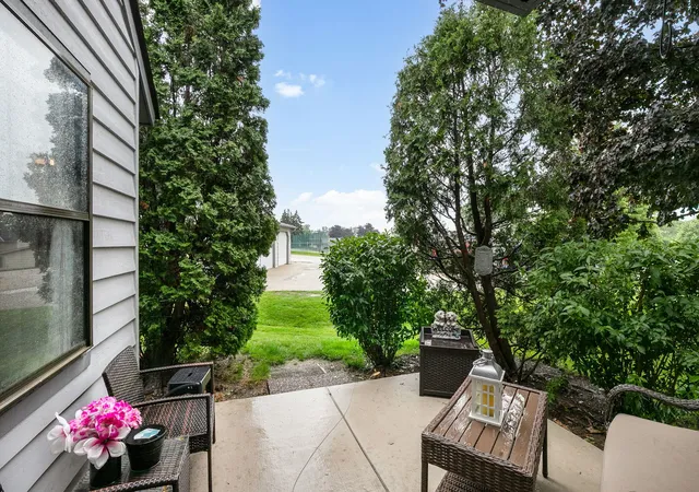 Homes for sale in Gurnee, IL | 736 Glen Way, Gurnee, IL 60031 | Houzeo