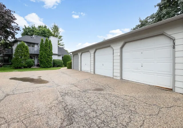 Homes for sale in Gurnee, IL | 736 Glen Wy #736, Gurnee, IL 60031 | MLS# 12688936