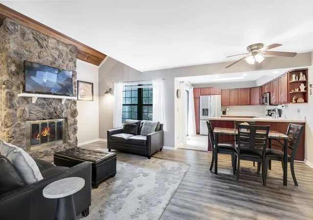 Homes for sale in Gurnee, IL | 736 Glen Wy #736, Gurnee, IL 60031 | MLS# 12688936