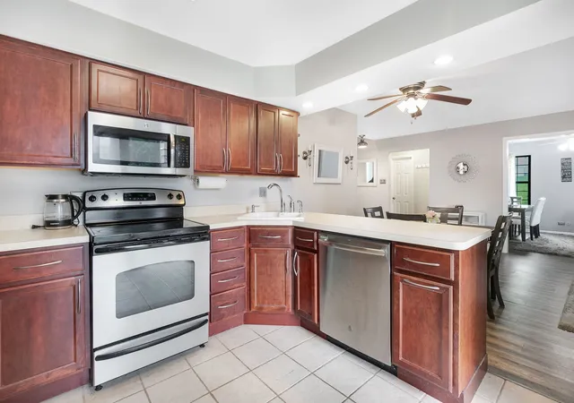 Homes for sale in Gurnee, IL | 736 Glen Wy #736, Gurnee, IL 60031 | MLS# 12688936