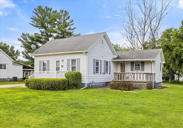 Homes for sale in Streator, IL | 908 N Otter Creek Rd, Streator, IL 61364 | MLS# 12689011