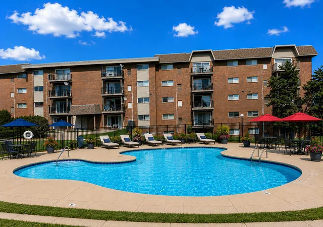 2nd image of 2301 Beau Monde Ln, Lisle, IL 60532