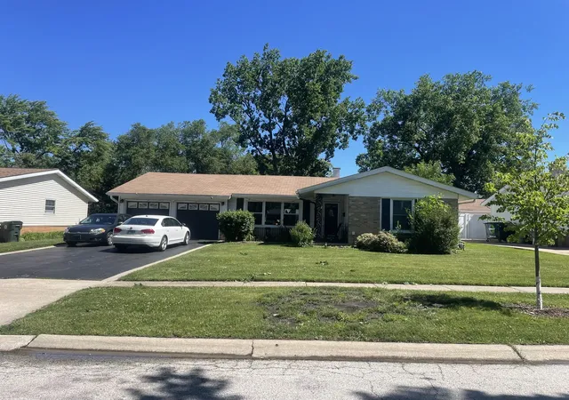 1st image of 260 Pleasant Dr, Elk Grove Village, IL 60007 | MLS# 12689030