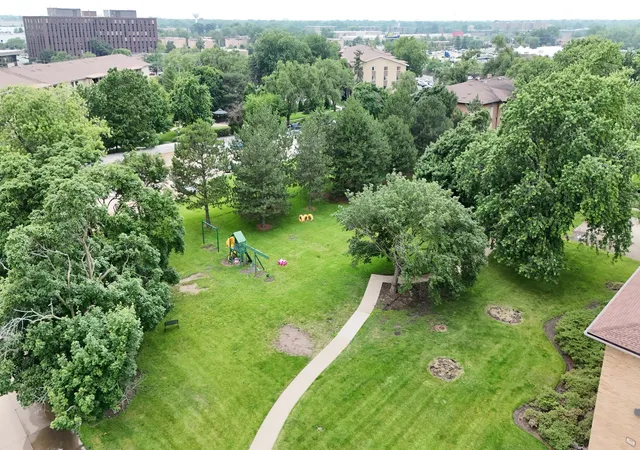 9th image of 1105 Holiday Ln #15, Des Plaines, IL 60016 | MLS# 12689032