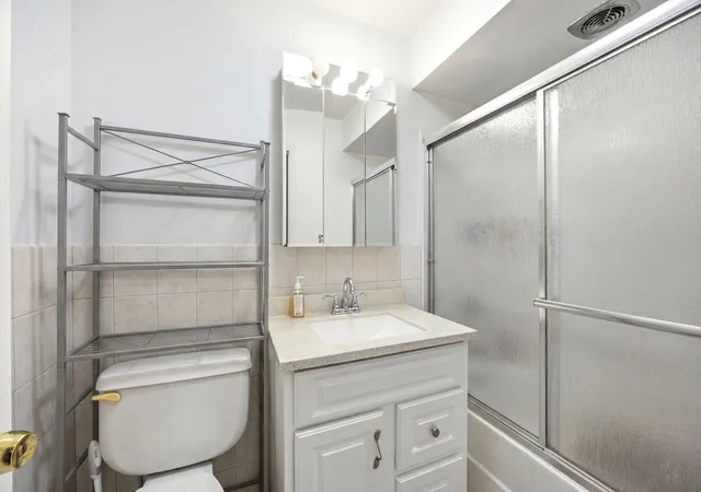 5th image of 1105 Holiday Ln #15, Des Plaines, IL 60016 | MLS# 12689032