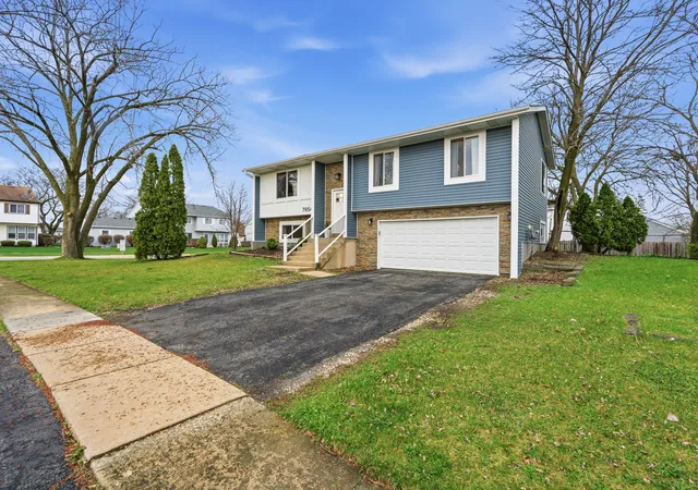 1st image of 7654 W Moorefield Dr, Frankfort, IL 60423 | MLS# 12689066