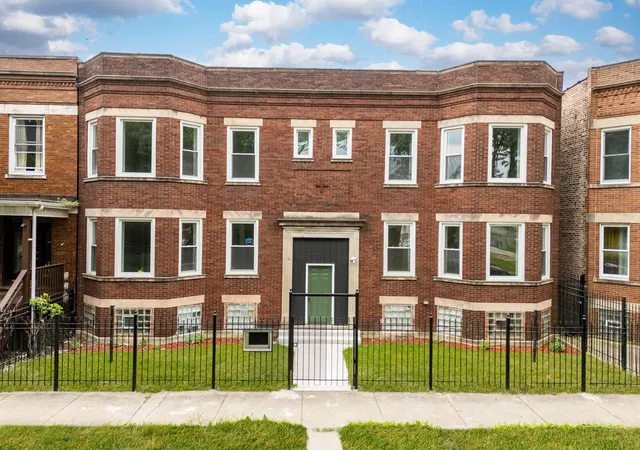 Homes for sale in Chicago, IL | 1421 E 69th Pl, Chicago, IL 60637 | MLS# 12689070