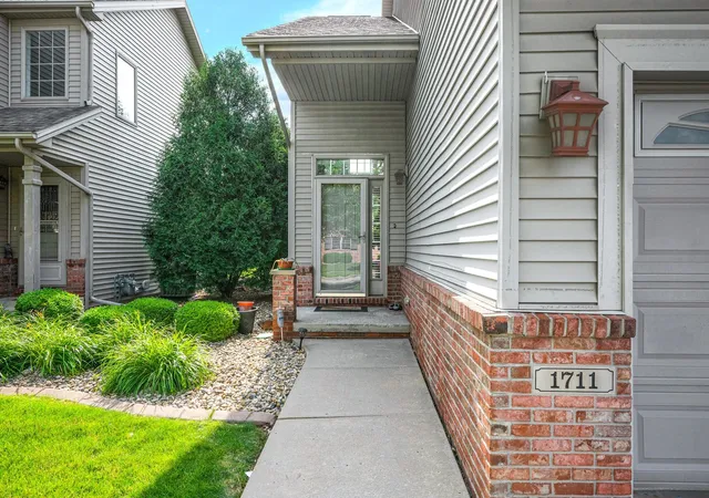 Homes for sale in Bloomington, IL | 1711 Glenbridge Rd, Bloomington, IL 61704 | MLS# 12689102