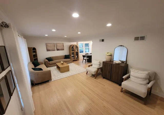 4th image of 6156 N Kedvale Ave, Chicago, IL 60646 | MLS# 12689108