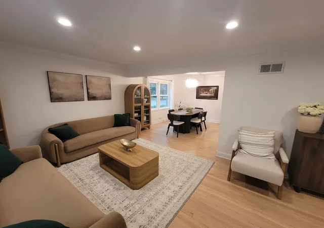 5th image of 6156 N Kedvale Ave, Chicago, IL 60646 | MLS# 12689108