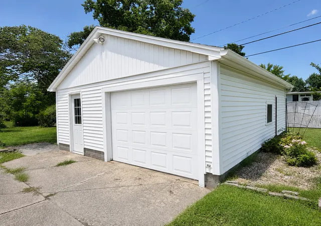 12th image of 1 Charles Dr, Centralia, IL 62801 | MLS# 12689154