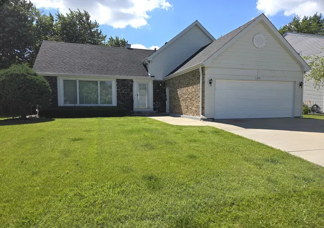 Homes for sale in Schaumburg, IL | 212 N Walnut Ln N, Schaumburg, IL 60194 | MLS# 12689162