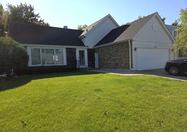 Homes for sale in Schaumburg, IL | 212 N Walnut Ln N, Schaumburg, IL 60194 | MLS# 12689162