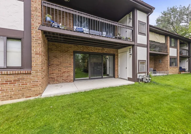 2nd image of 5824 Doe Cir, Westmont, IL 60559