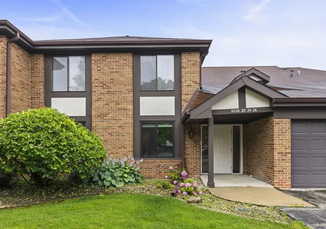 2nd image of 5824 Doe Cir #5824, Westmont, IL 60559 | MLS# 12689178