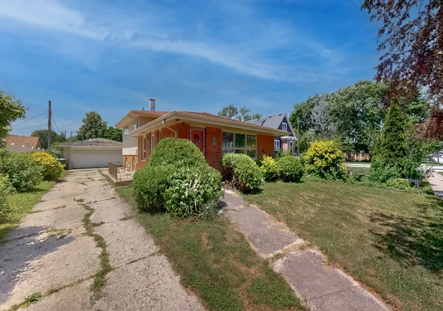Photo 2 of Single family home for sale at 9224 Melvina Ave, Oak Lawn, IL 60453 | MLS# 12689181 | Listing updated on 2026-07-24